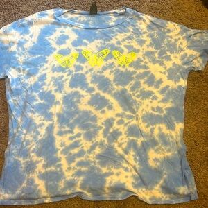 ✨Blue butterfly tee✨
